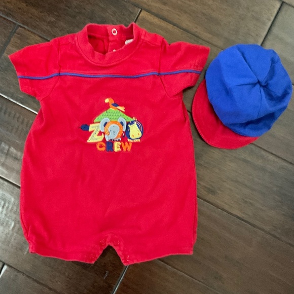 Class Club Baby Romper with a hat - 6 mos. - Picture 1 of 6